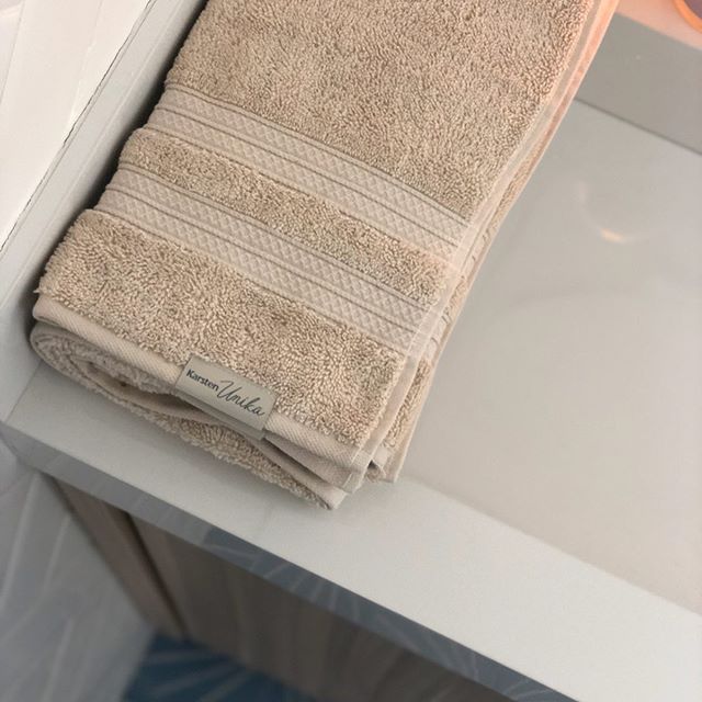toalha macia da karsten bege para spa em casa