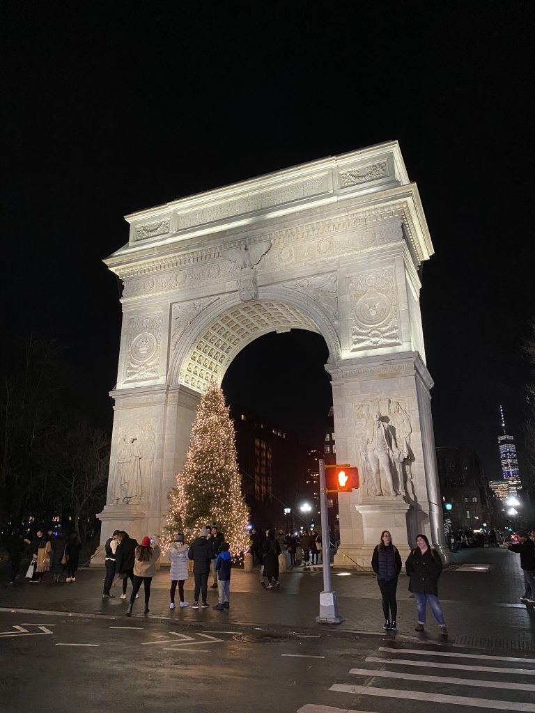 arvore de natal em nova york no arco do triunfo 